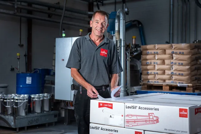 Lovink employee working in cable joint production facility