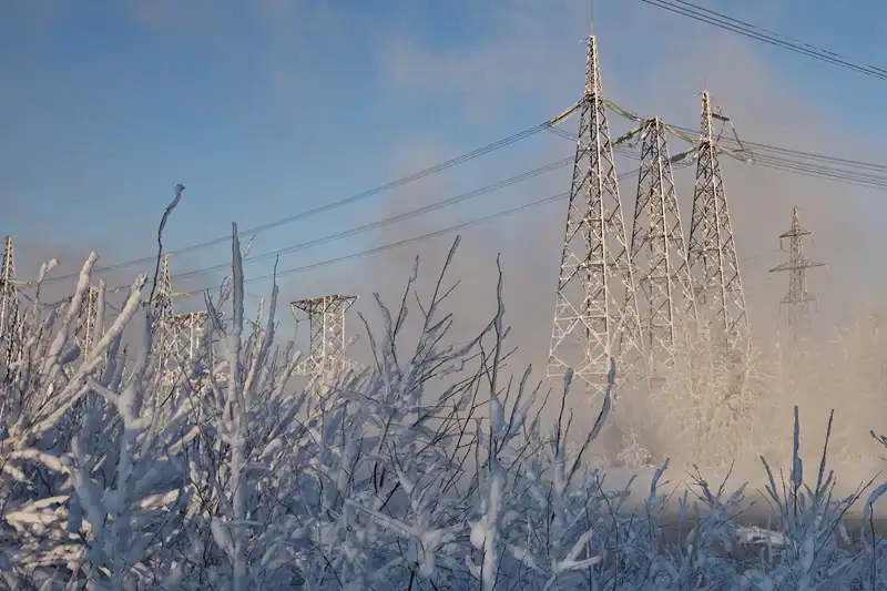 Snow-covered power lines and transmission towers in low ambient temperature conditions impacting medium voltage cable networks