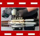 Moderne Montage einer Kabelmuffe als Ergebnis der Entwicklung Kabelmuffen Innovation in heutigen Mittelspannungsnetzen.