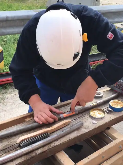 Connettore di un giunto per cavi su cavo GLCC utilizzato nella sostituzione stazione trasformatrice per garantire una connessione affidabile.